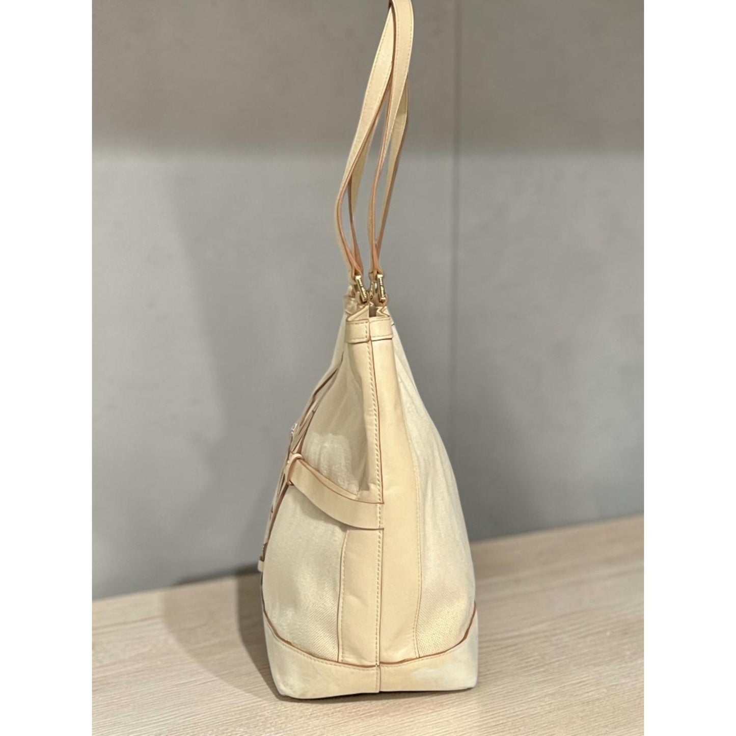 RARE!!!!  Authentic Tory Burch Large Winter White Holly Soulder Bag/Satchel