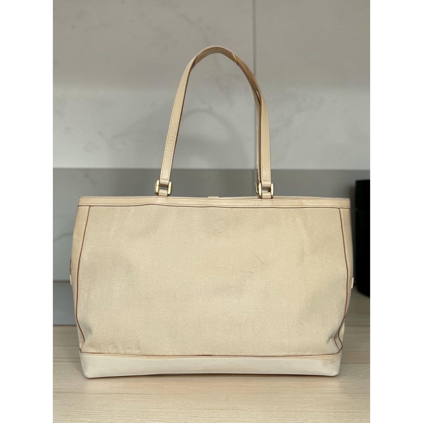 RARE!!!!  Authentic Tory Burch Large Winter White Holly Soulder Bag/Satchel