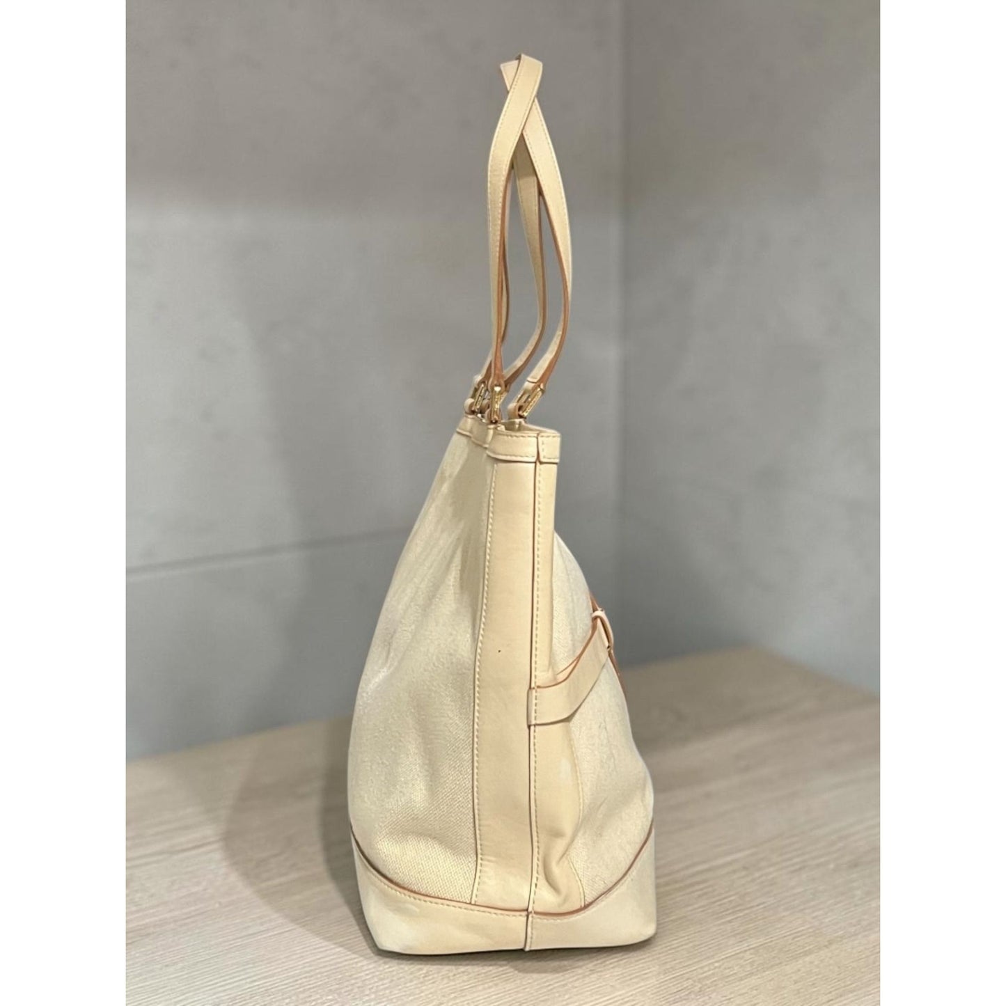 RARE!!!!  Authentic Tory Burch Large Winter White Holly Soulder Bag/Satchel