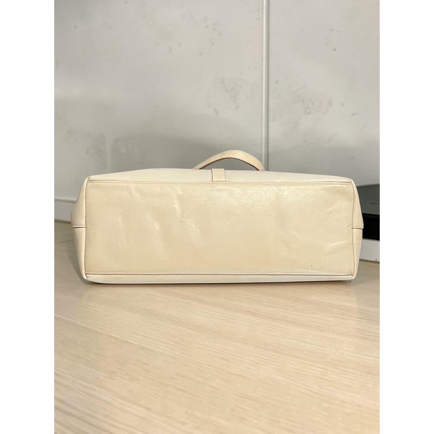 RARE!!!!  Authentic Tory Burch Large Winter White Holly Soulder Bag/Satchel